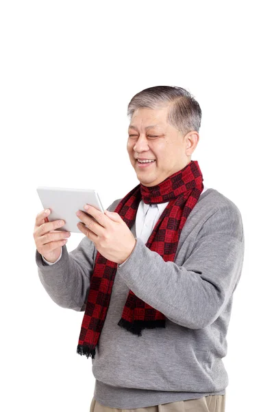 Азіатський стара людина з планшета — стокове фото