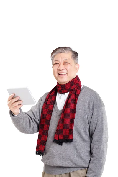 Asiático velho homem com tablet — Fotografia de Stock