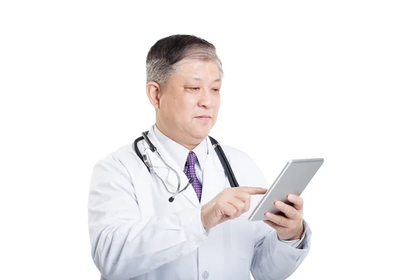 Arzt mit Stethoskop und digitalem Tablet — Stockfoto