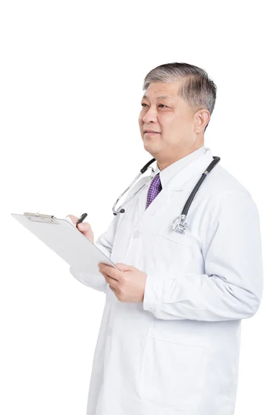 Asiatico uomo medico scrittura su clipboad — Foto Stock