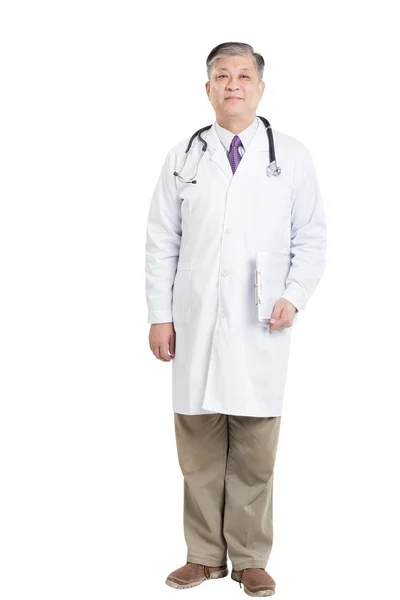 Азиатский врач со стетоскопом и планшетом — стоковое фото