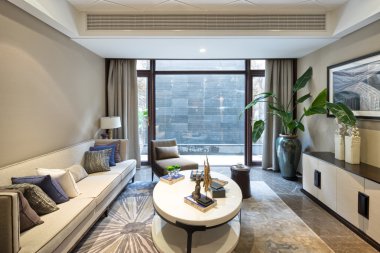 Modern oturma odasının içi.