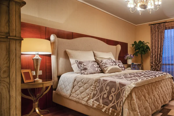 Interiör av lyxiga sovrum — Stockfoto