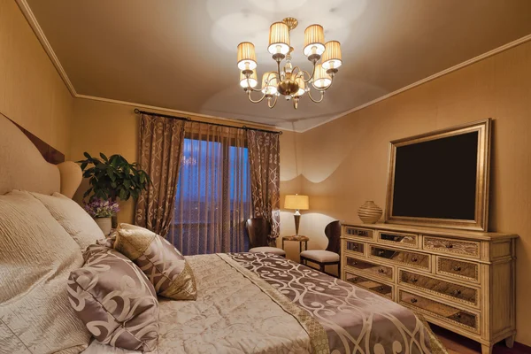 Sypialnia luksusowe wnętrza — Zdjęcie stockowe