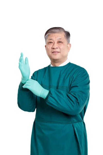 Man läkare sätta handskar — Stockfoto