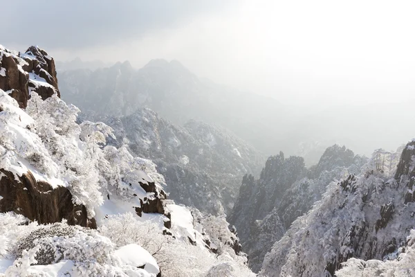 Snow scene of Huangshan hill in Winter — Stock Photo, Image