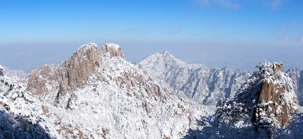 Escena de nieve de la colina Huangshan en invierno — Foto de Stock