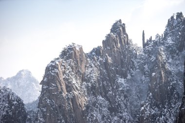 Huangshan hill kışın kar sahne