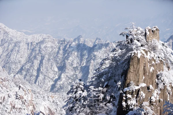 Escena de nieve de la colina Huangshan en invierno — Foto de Stock