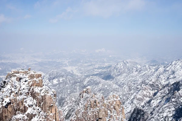 Scène de neige de la colline Huangshan en hiver — Photo