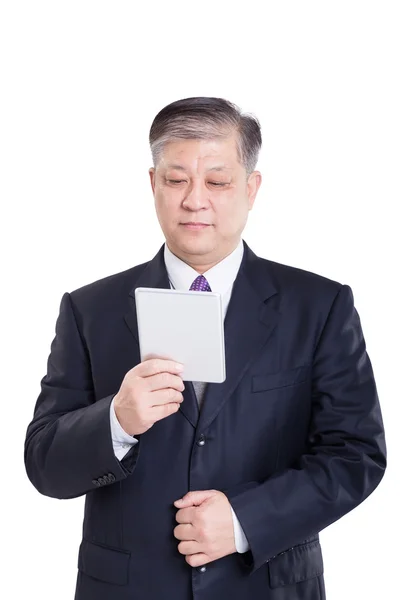 Viejo asiático hombre de negocios con tablet — Foto de Stock