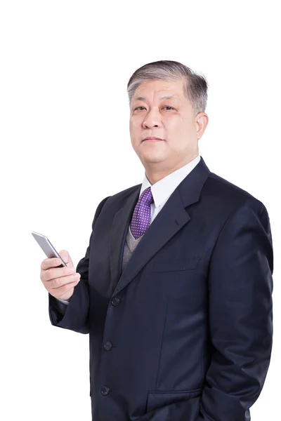 Vieil homme d'affaires asiatique avec téléphone mobile — Photo