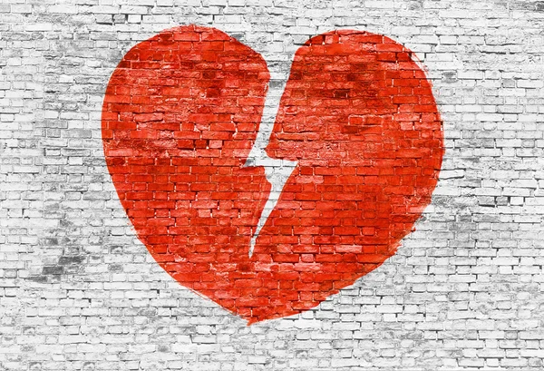 Broken heart painted on brick wall — Stock Photo, Image