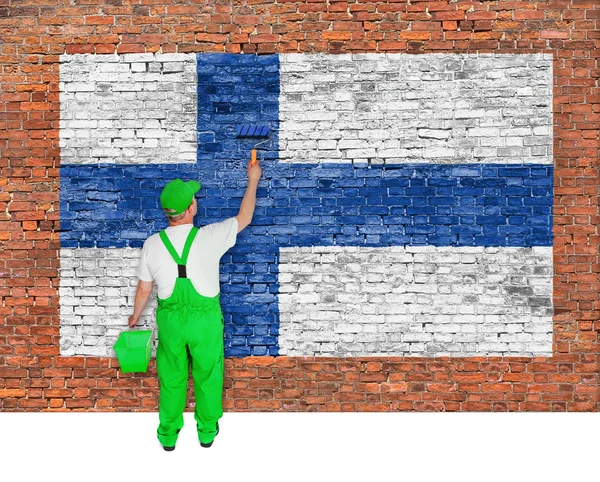 Casa pintor cubre pared con bandera de Finlandia — Foto de Stock