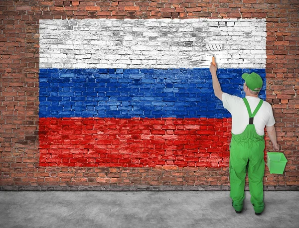 Casa pintor pinta bandeira da Rússia — Fotografia de Stock