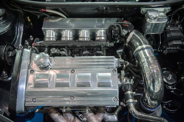 近代的な車のエンジン — ストック写真