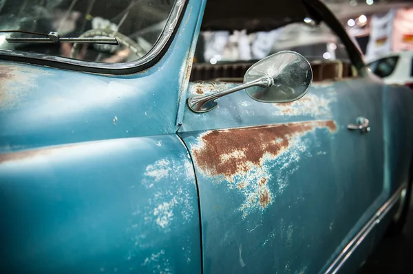 Vintage blue car with rust — Stock Photo, Image