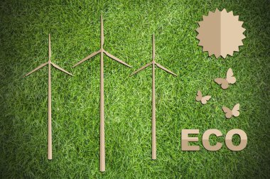 Kağıt eko yeşil çimenlerin üzerinde kesme.