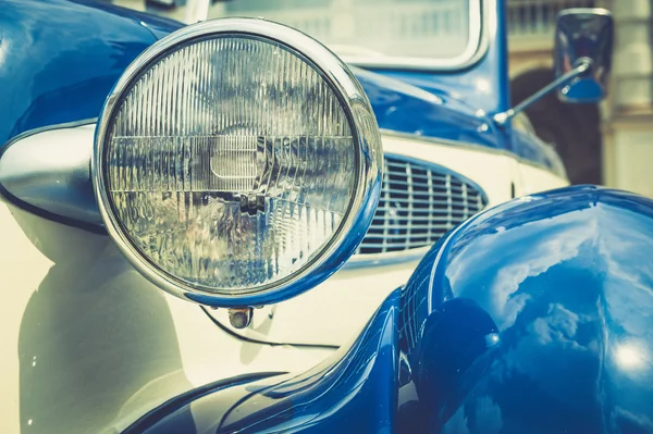 Phare d'une voiture d'époque — Photo