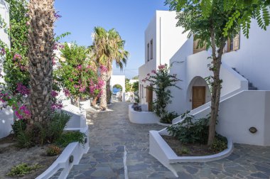 Santorini'de bir köyün güzel manzara