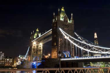 Tower bridge gece
