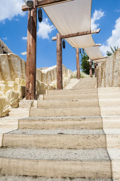 Kamenné schody v exotické místo — Stock fotografie