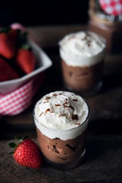 Chocolate mousse with strawberries — Stock Photo, Image