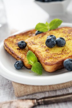 yaban mersini ile Fransız tostu