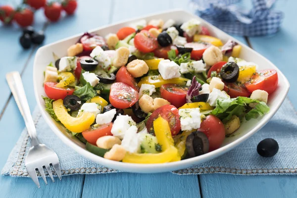 Diet and healthy mediterranean salad — Stock Photo, Image