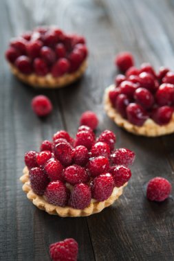 Berry meyve ile lezzetli tart