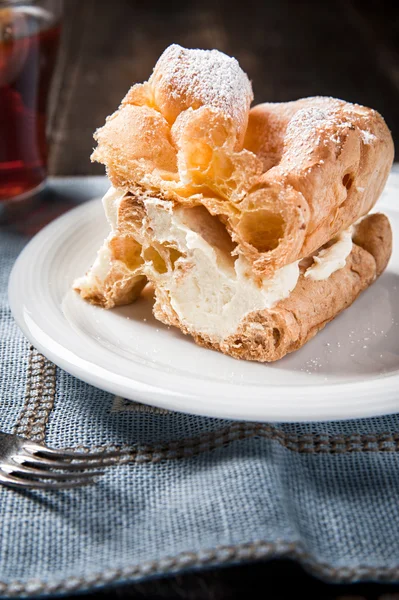 Traditionella grädde cirkel med pudding — Stockfoto