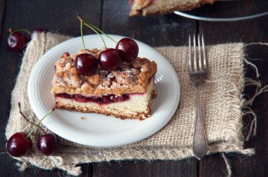 Lezzetli ve taze kiraz pasta