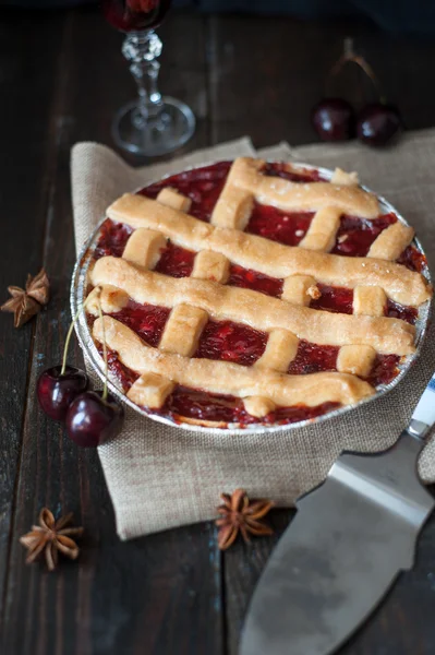 Sweet cherry pie — Stock Photo, Image