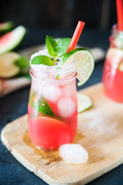 Lezzetli kavun ve limon içecek