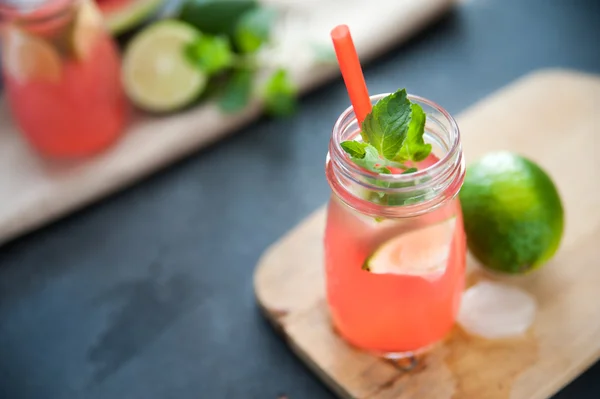 Deliciosa bebida de melón y lima — Foto de Stock