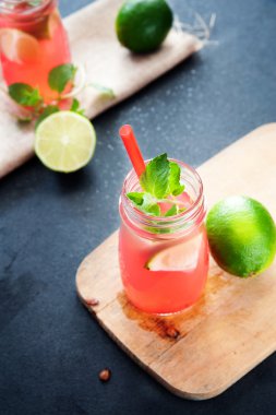 Lezzetli kavun ve limon içecek