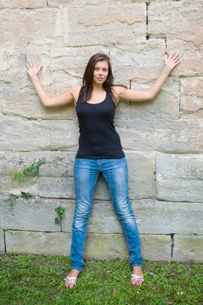 Retrato Verano Una Hermosa Joven Que Lleva Ropa Casual Frente —  Fotos de Stock