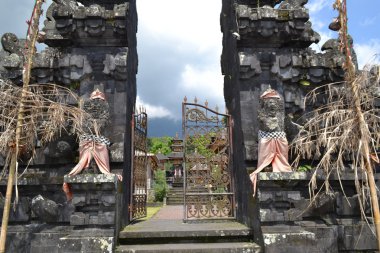 Bessakih sakral meditasyon tapınakta Bali Adası