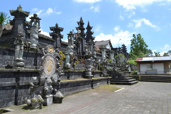 Templo sacro de Besakih en la isla de Bali — Foto de Stock