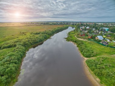 Vologda River Rusya'da sıcak hava günbatımı manzarası