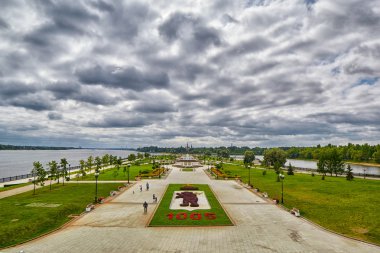 Yaroslavl şehir Park dramatik cennet altında