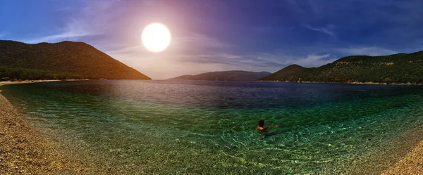 Pôr do sol na praia de Antisamos — Fotografia de Stock