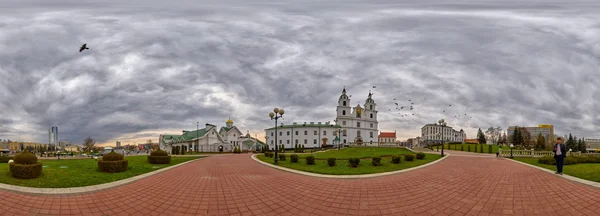 360 graden panorama van Ludl-Duhov (Saint-Spirit) kathedraal in Minsk, hoofdstad van Wit-Rusland — Stockfoto