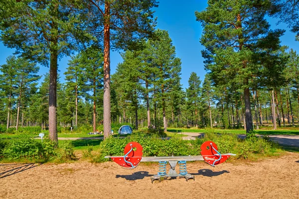 Parque infantil no local de acampamento de verão — Fotografia de Stock