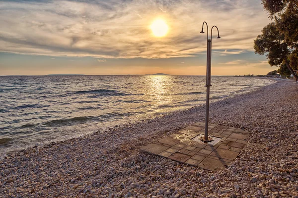 Abstract Pebble Beach Shower at Sunset — Stock Photo, Image