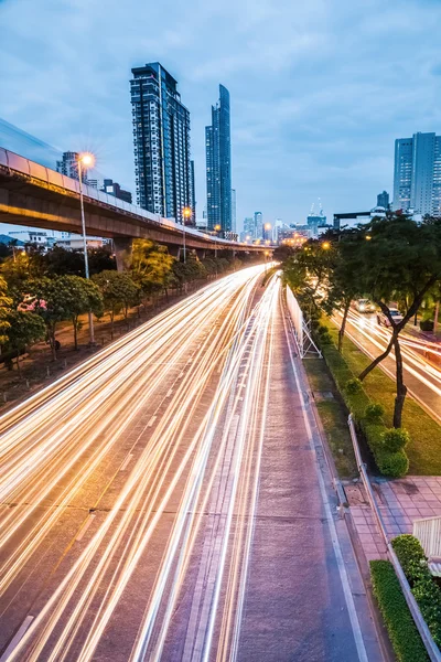 Noche cae carretera en Bangkok — Foto de Stock