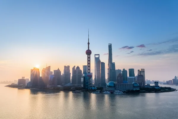 Shanghai skyline van charme in sunrise — Stockfoto