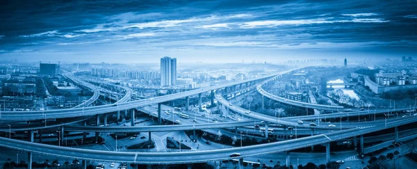 Vista panorâmica da ponte de passagem superior de intercâmbio — Fotografia de Stock