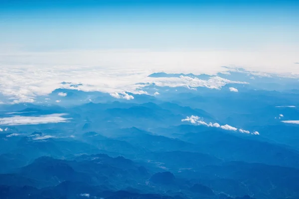 Mountains and clouds background — Stock Photo, Image