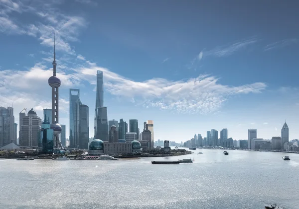 Línea del horizonte de Shanghái durante el día —  Fotos de Stock